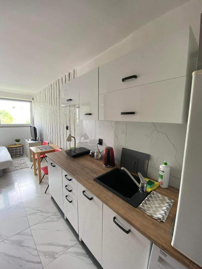 Night Host Robotnicza Apartment Wroclaw Bagian luar foto